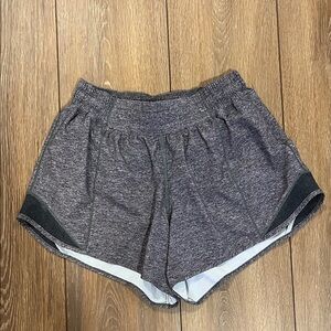 Lululemon Hotty Hot Low rise lined 4” Women's heather grey Athletic Shorts